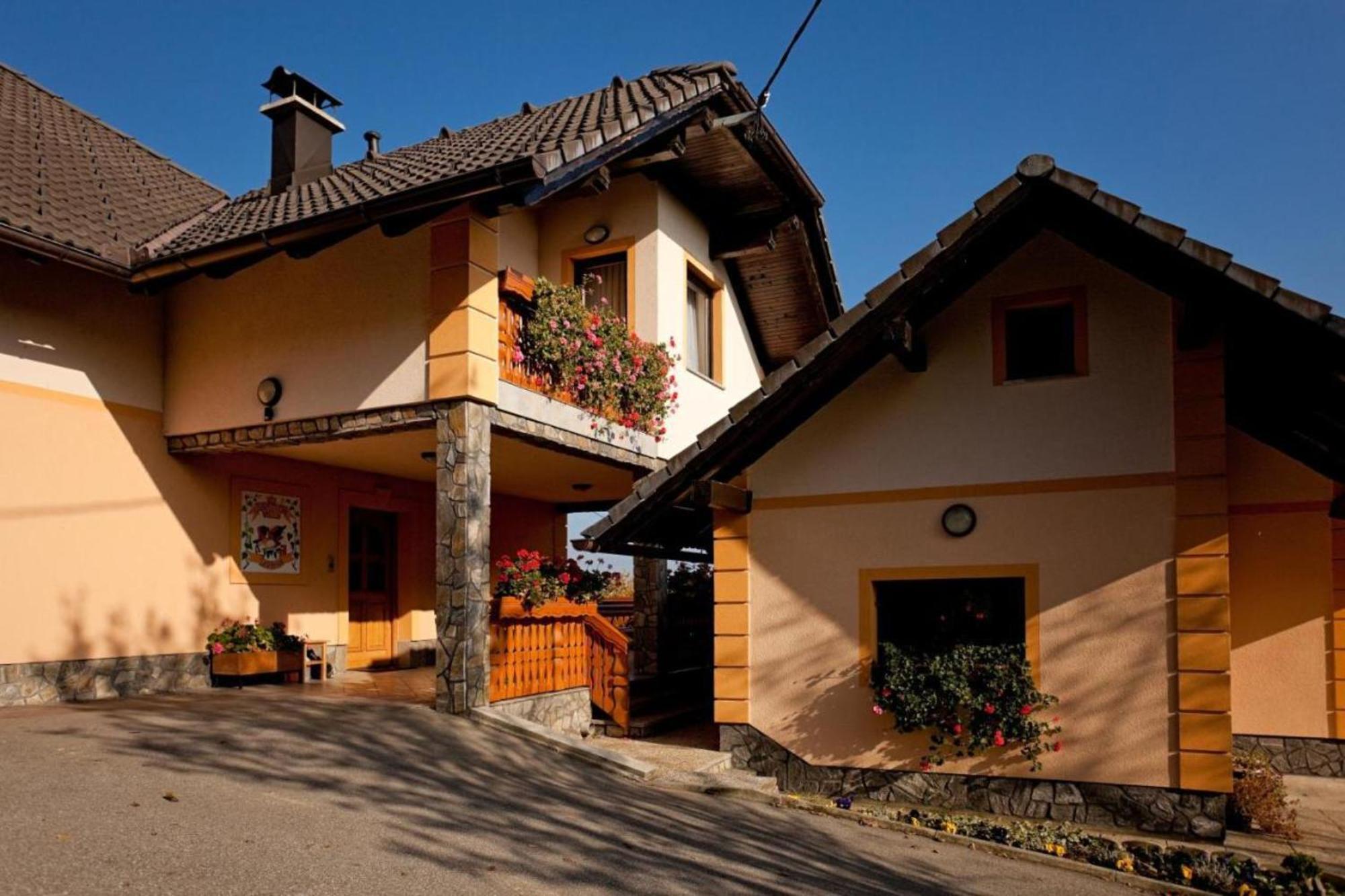 Tourist Farm Skrbina Apartments - Happy Rentals Smarjeske Toplice Εξωτερικό φωτογραφία